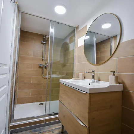 Apartment L'oasis H24, Atypique, Port, Plage, Fibre, Netflix La Seyne-sur-Mer
