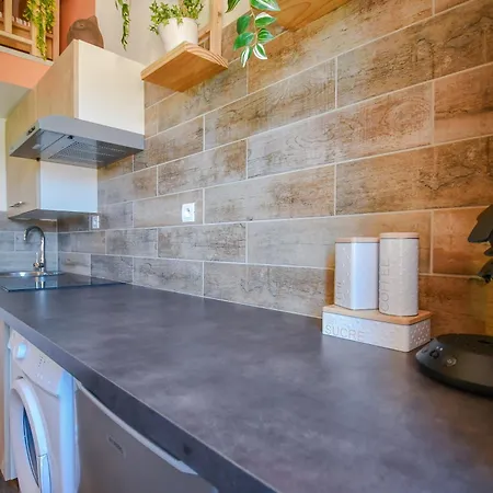 L'oasis H24, Atypique, Port, Plage, Fibre, Netflix Apartment *